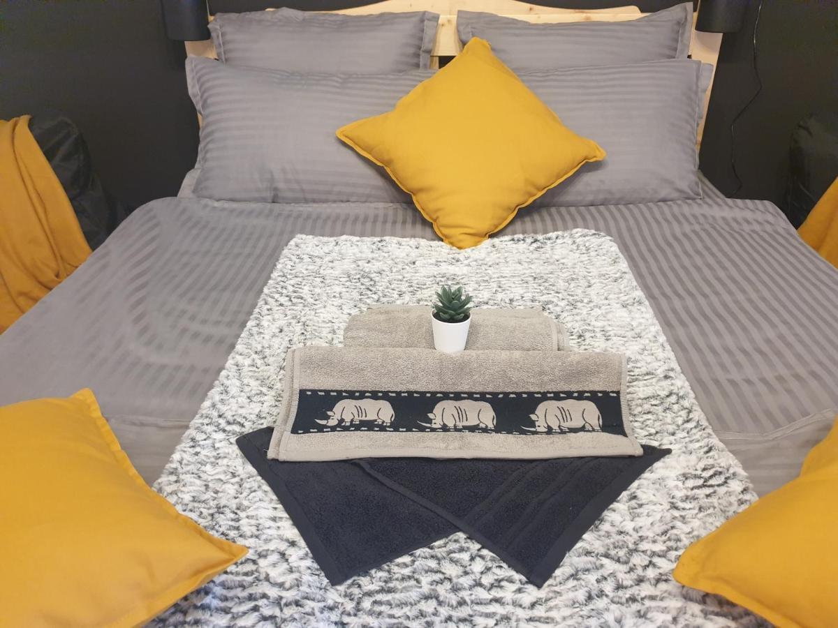 Night Lotus Apartment Hunedoara Ngoại thất bức ảnh