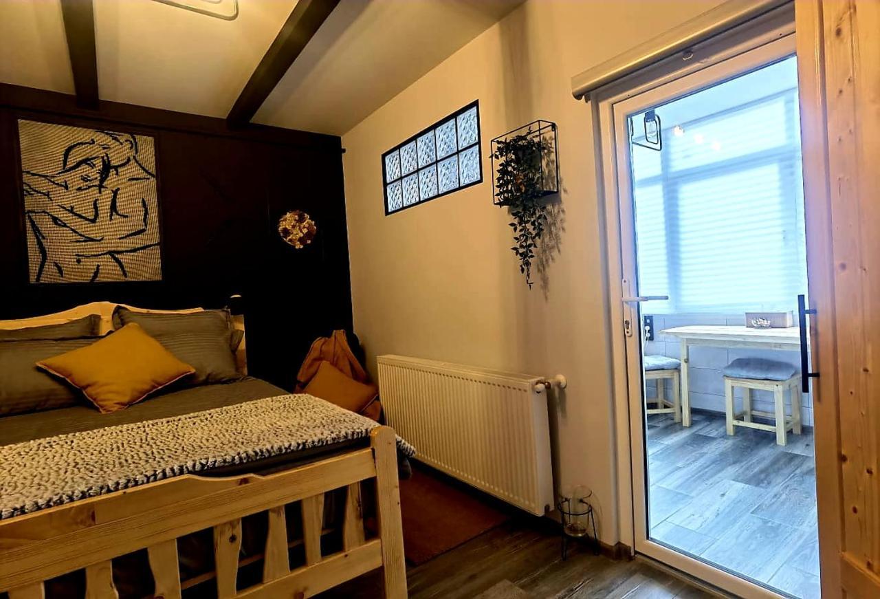 Night Lotus Apartment Hunedoara Ngoại thất bức ảnh